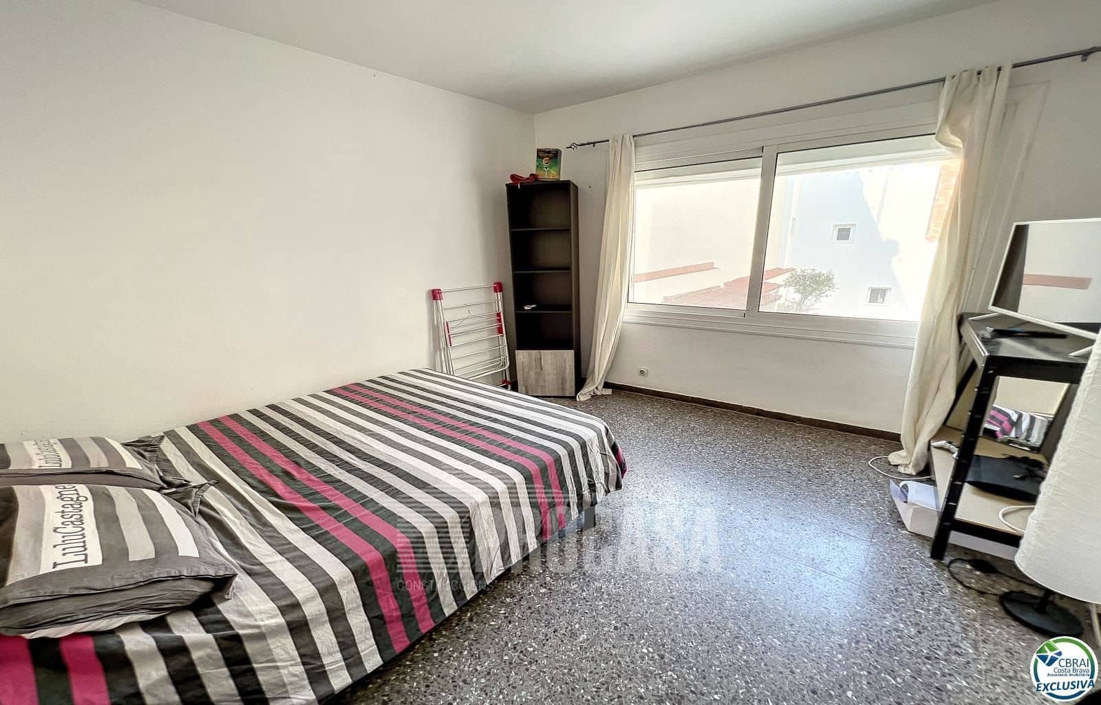 6 bedroom Flat for sale in Roses - € 315,000 (Ref: 7981773)