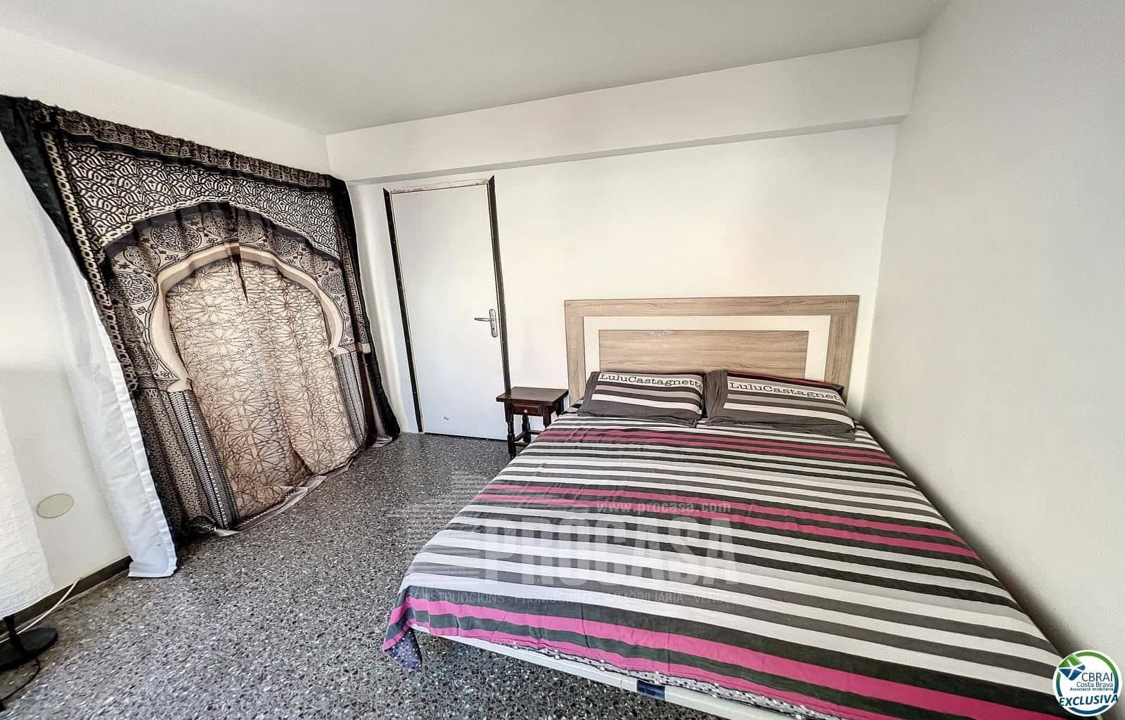 6 bedroom Flat for sale in Roses - € 315,000 (Ref: 7981773)