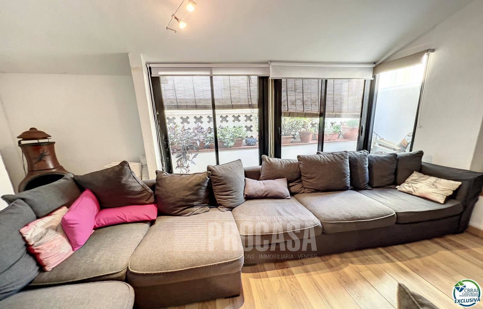 6 bedroom Flat for sale in Roses - € 315,000 (Ref: 7981773)