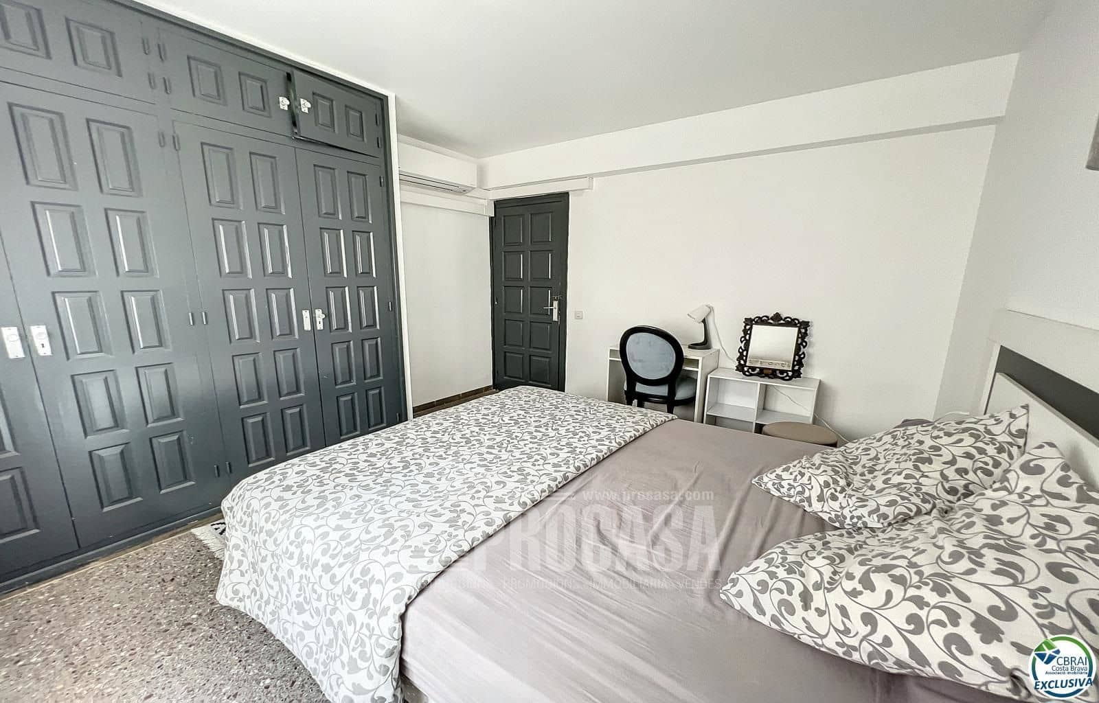 6 bedroom Flat for sale in Roses - € 315,000 (Ref: 7981773)