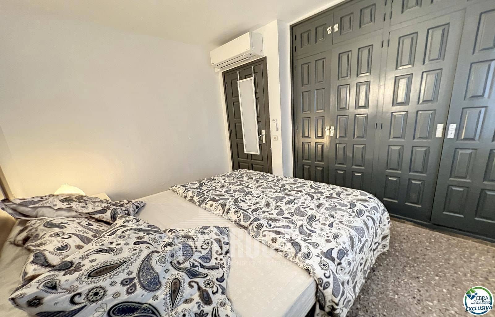 6 bedroom Flat for sale in Roses - € 315,000 (Ref: 7981773)