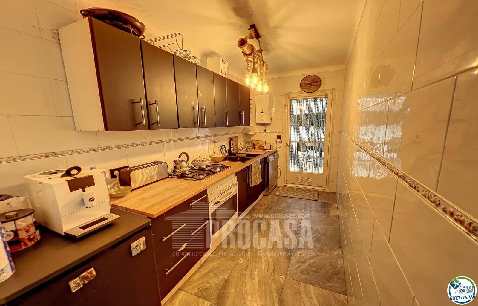 6 bedroom Flat for sale in Roses - € 315,000 (Ref: 7981773)