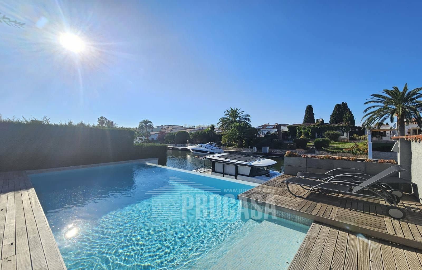 4 slaapkamer Villa te koop in Empuriabrava met zwembad garage - € 1.195.000 (Ref: 7996993)