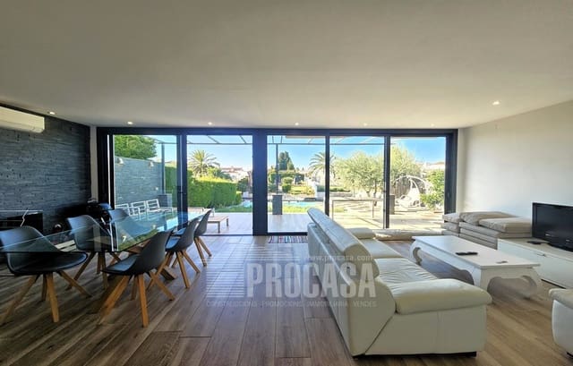 4 chambre Villa/Maison à vendre à Empuriabrava, Castelló d'Empúries avec piscine garage - 1 195 000 € (Ref: 7996993)