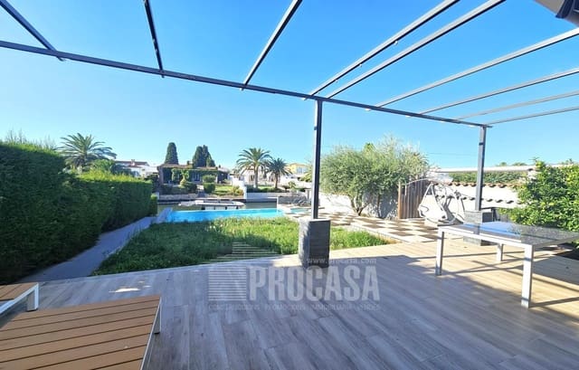 4 chambre Villa/Maison à vendre à Empuriabrava, Castelló d'Empúries avec piscine garage - 1 195 000 € (Ref: 7996993)