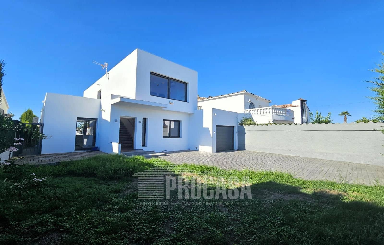 4 slaapkamer Villa te koop in Empuriabrava met zwembad garage - € 1.195.000 (Ref: 7996993)