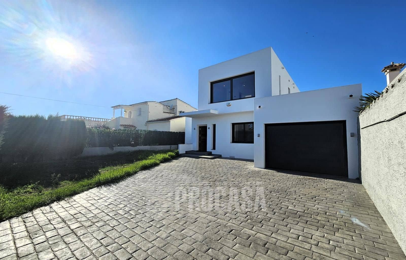 4 slaapkamer Villa te koop in Empuriabrava met zwembad garage - € 1.195.000 (Ref: 7996993)