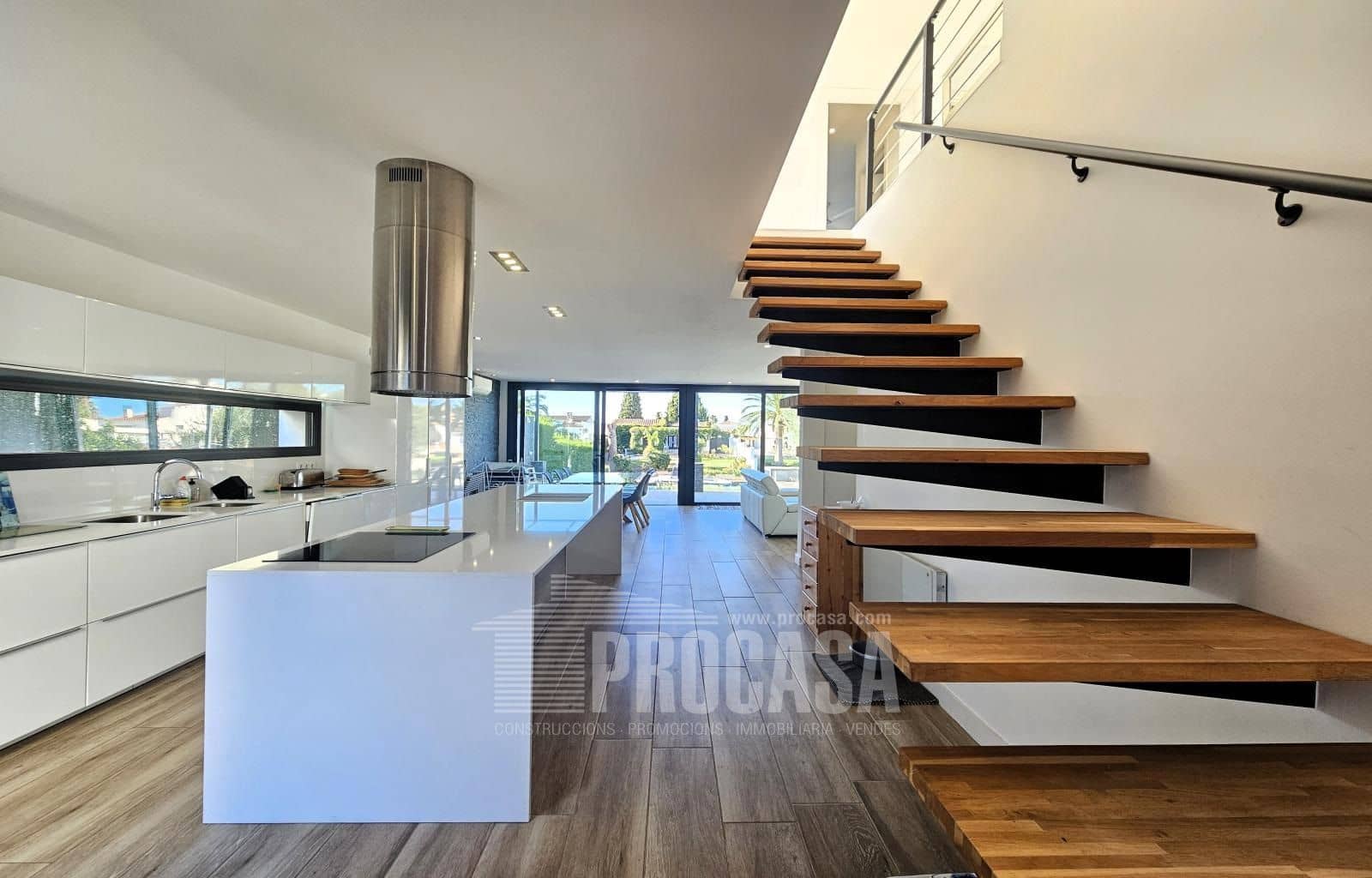 4 slaapkamer Villa te koop in Empuriabrava met zwembad garage - € 1.195.000 (Ref: 7996993)