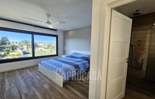 4 chambre Villa/Maison à vendre à Empuriabrava, Castelló d'Empúries avec piscine garage - 1 195 000 € (Ref: 7996993)