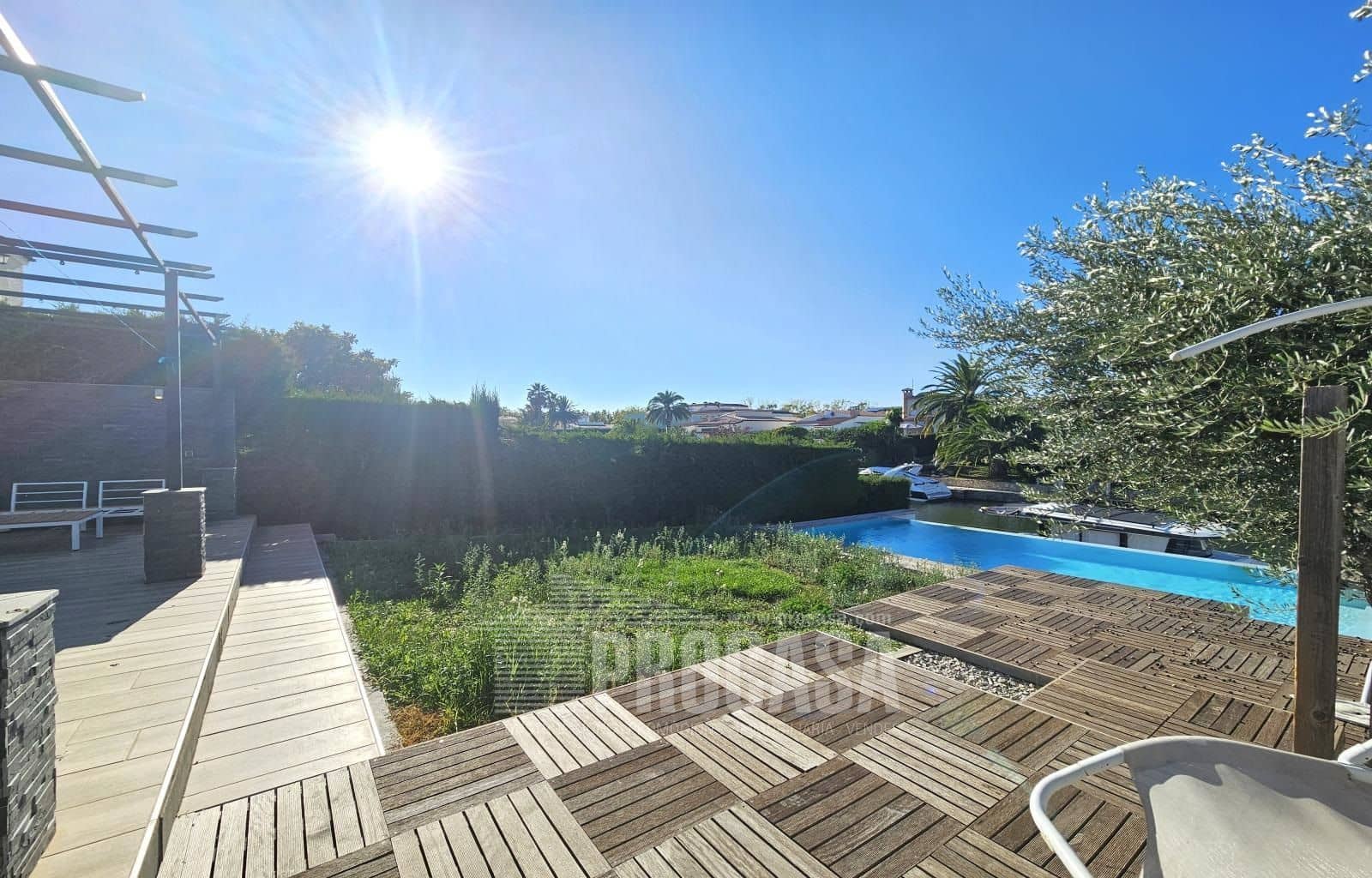 4 slaapkamer Villa te koop in Empuriabrava met zwembad garage - € 1.195.000 (Ref: 7996993)