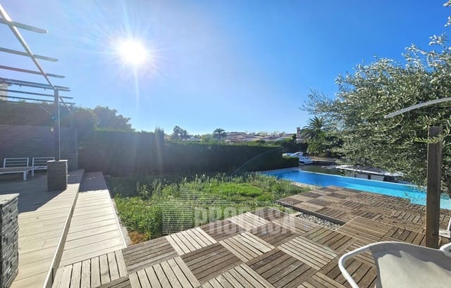 4 chambre Villa/Maison à vendre à Empuriabrava, Castelló d'Empúries avec piscine garage - 1 195 000 € (Ref: 7996993)