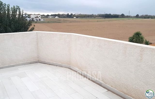 4 sypialnia Willa na sprzedaż w Empuriabrava, Castelló d'Empúries z basenem garażem - 349 000 € (Ref: 8024634)