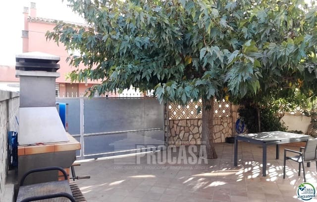 4 sypialnia Willa na sprzedaż w Empuriabrava, Castelló d'Empúries z basenem garażem - 349 000 € (Ref: 8024634)