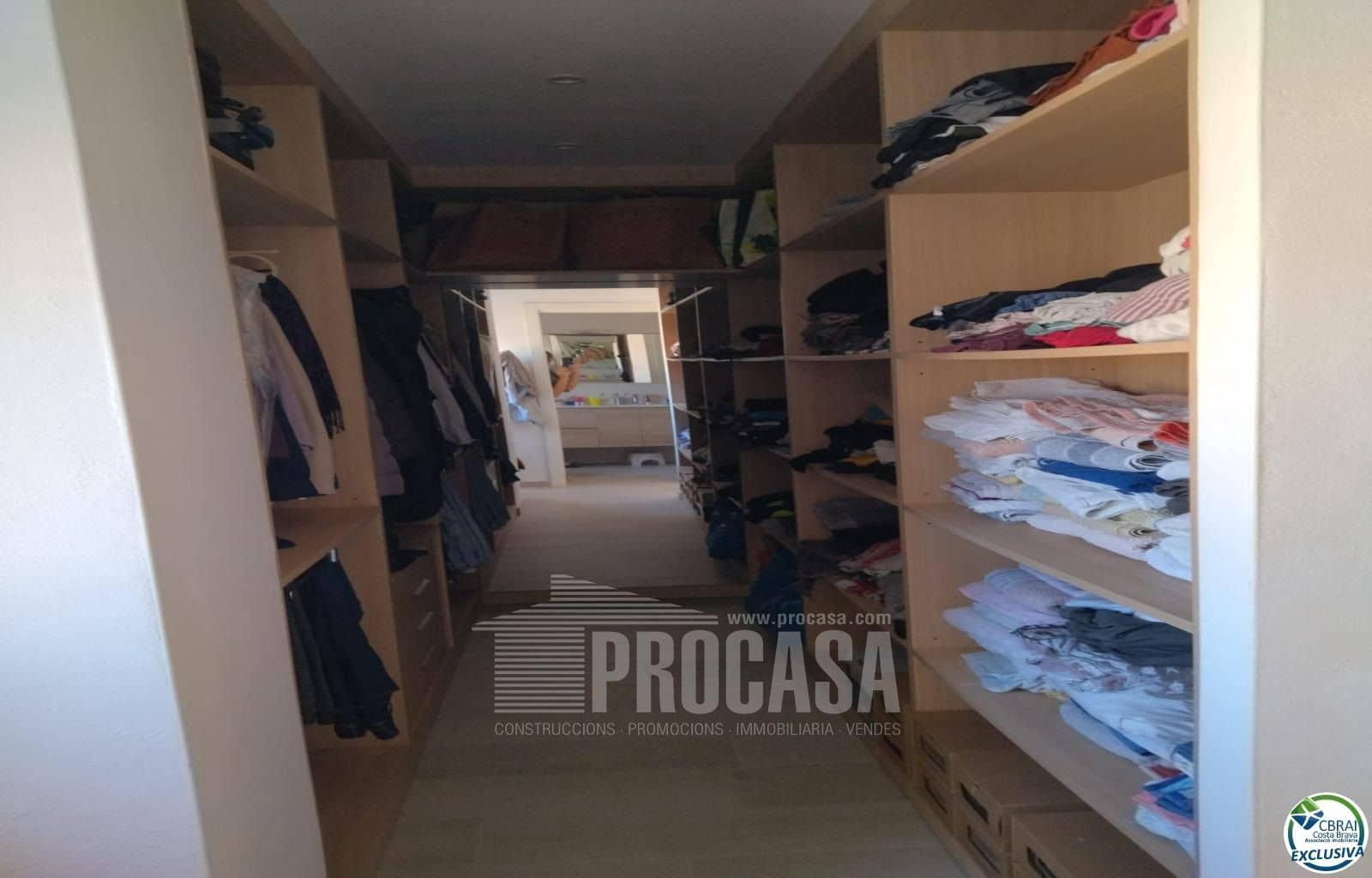 4 soveværelse Villa til salg i Empuriabrava med swimmingpool garage - € 349.000 (Ref: 8024634)