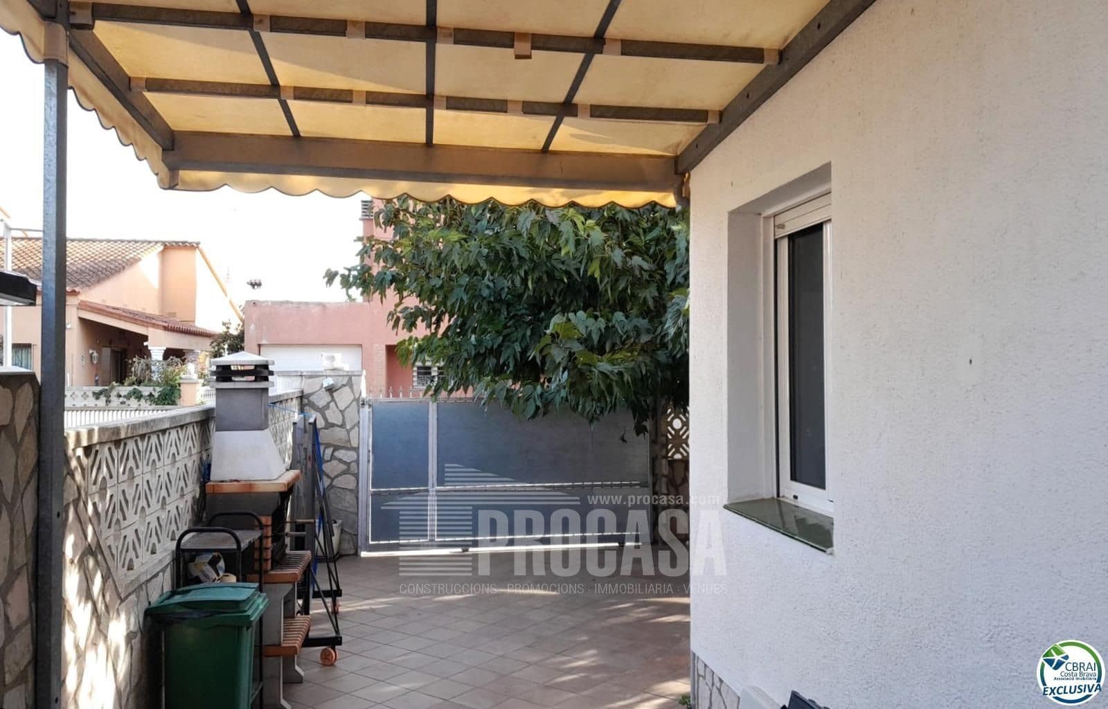 4 soveværelse Villa til salg i Empuriabrava med swimmingpool garage - € 349.000 (Ref: 8024634)