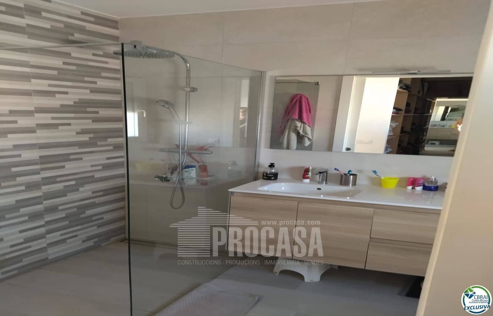 4 soveværelse Villa til salg i Empuriabrava med swimmingpool garage - € 349.000 (Ref: 8024634)