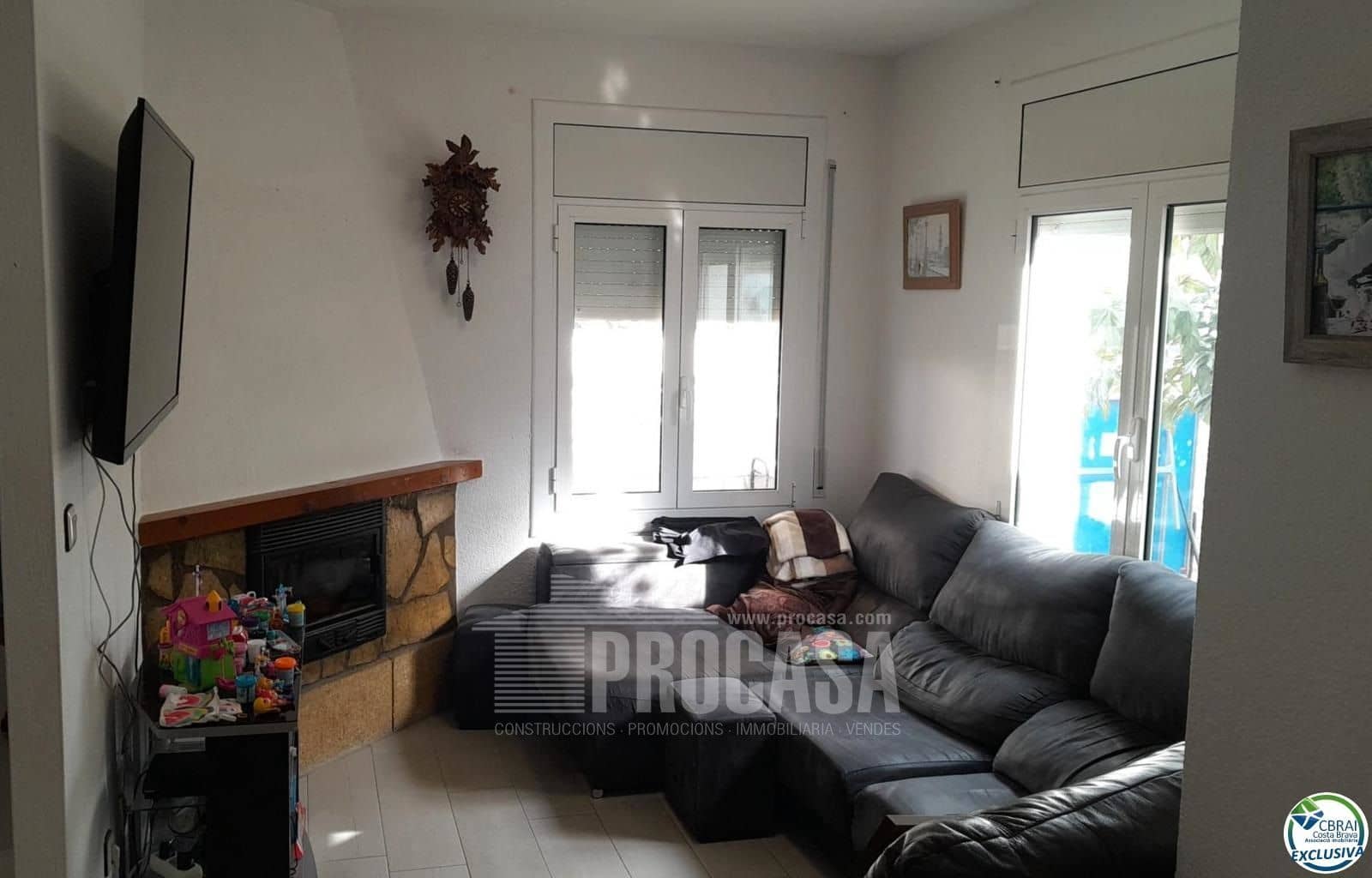 4 soveværelse Villa til salg i Empuriabrava med swimmingpool garage - € 349.000 (Ref: 8024634)