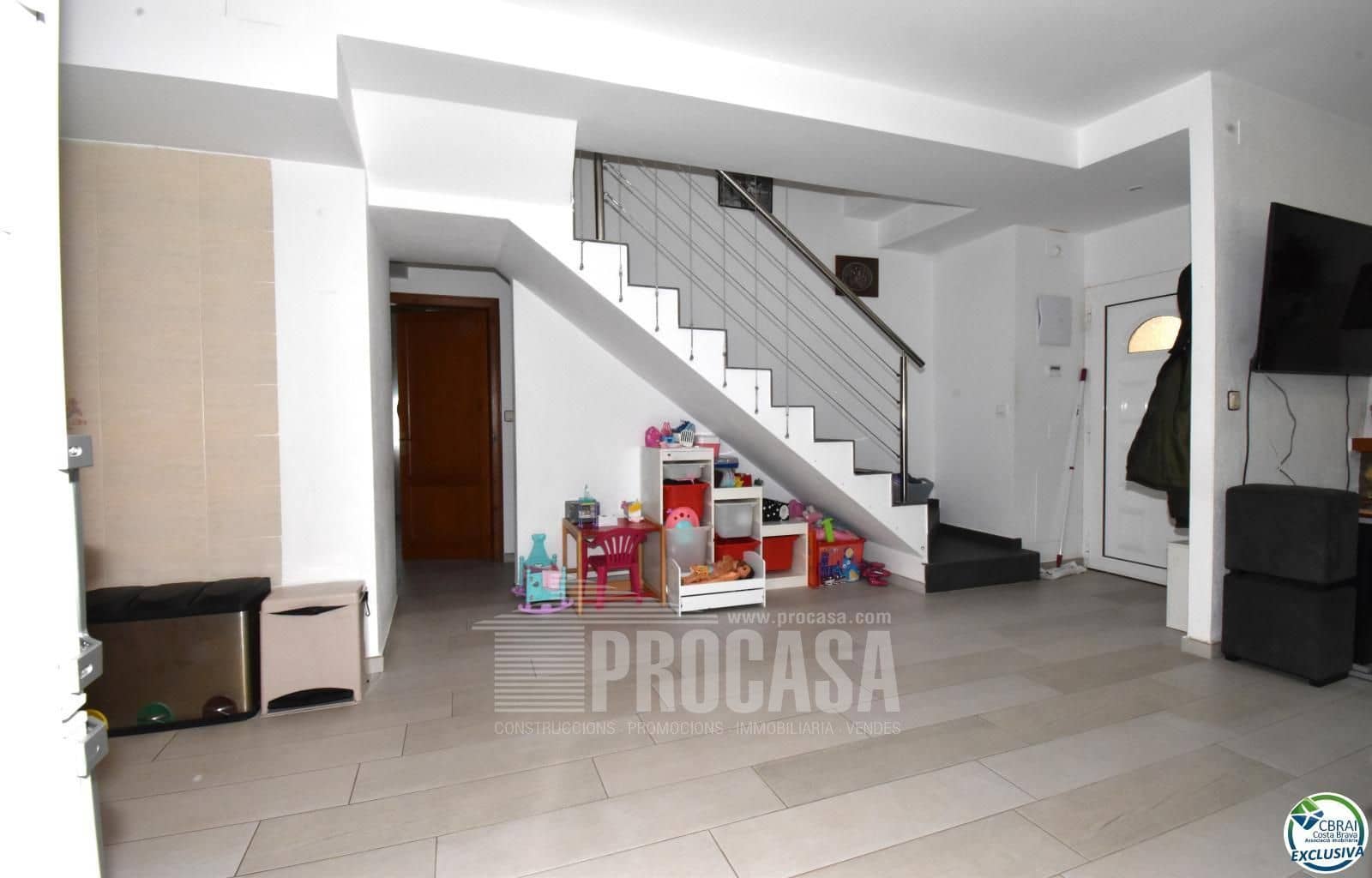 4 soveværelse Villa til salg i Empuriabrava med swimmingpool garage - € 349.000 (Ref: 8024634)