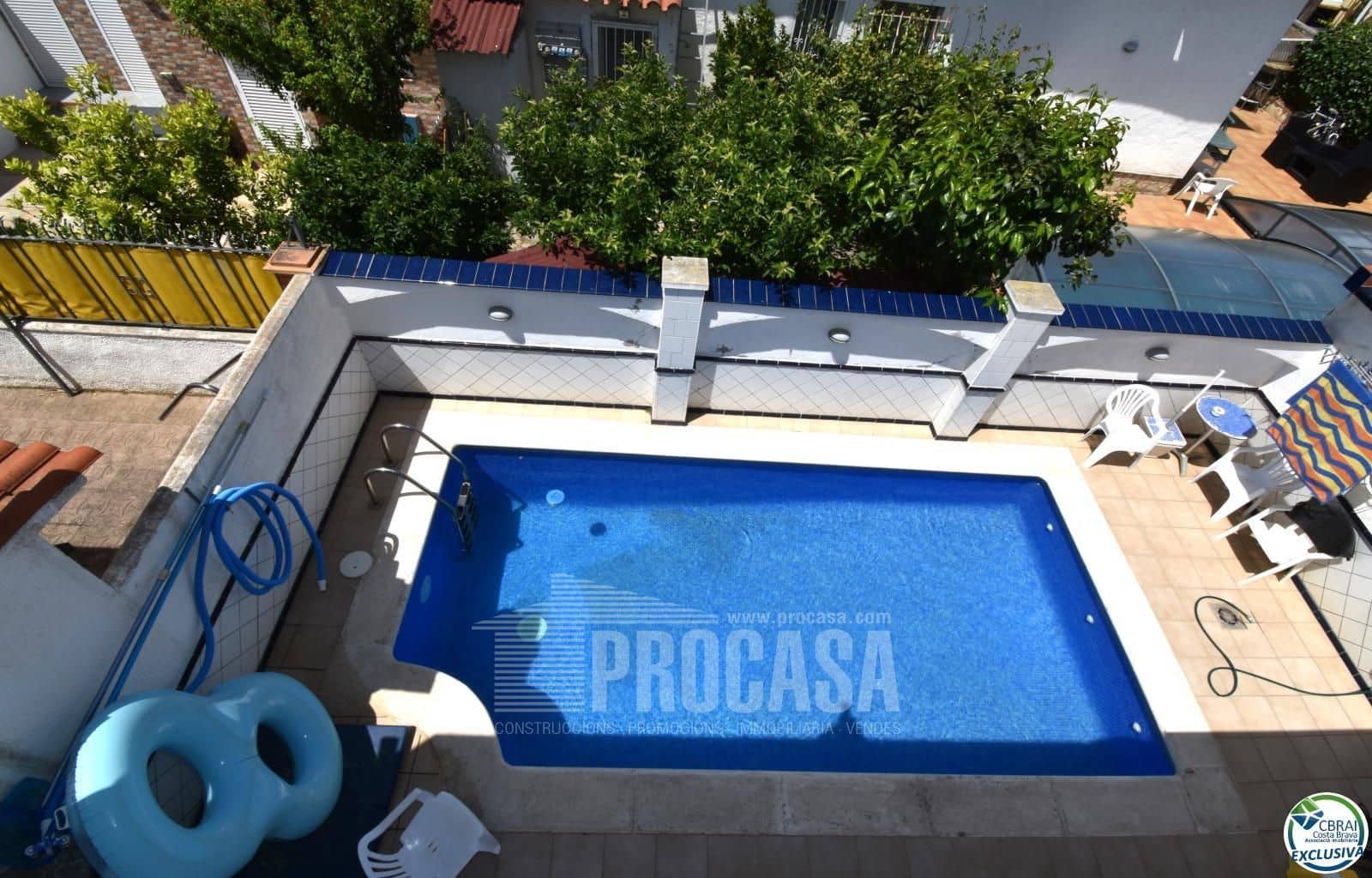 4 soveværelse Villa til salg i Empuriabrava med swimmingpool garage - € 349.000 (Ref: 8024634)