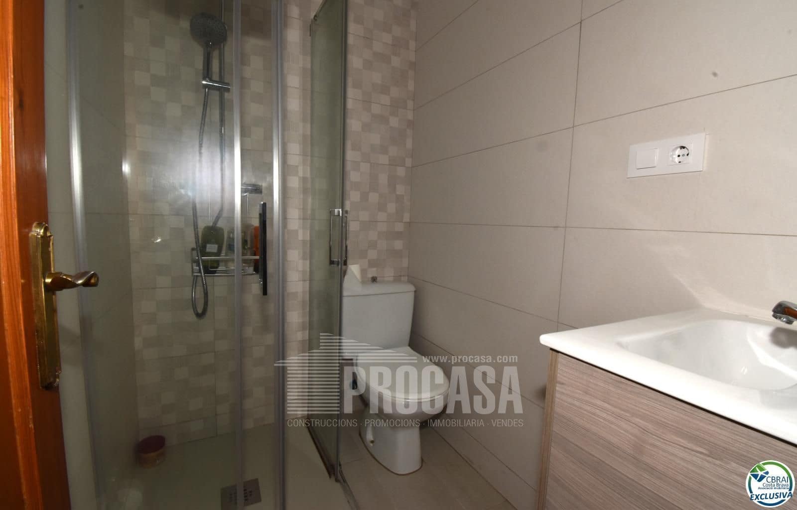 4 soveværelse Villa til salg i Empuriabrava med swimmingpool garage - € 349.000 (Ref: 8024634)