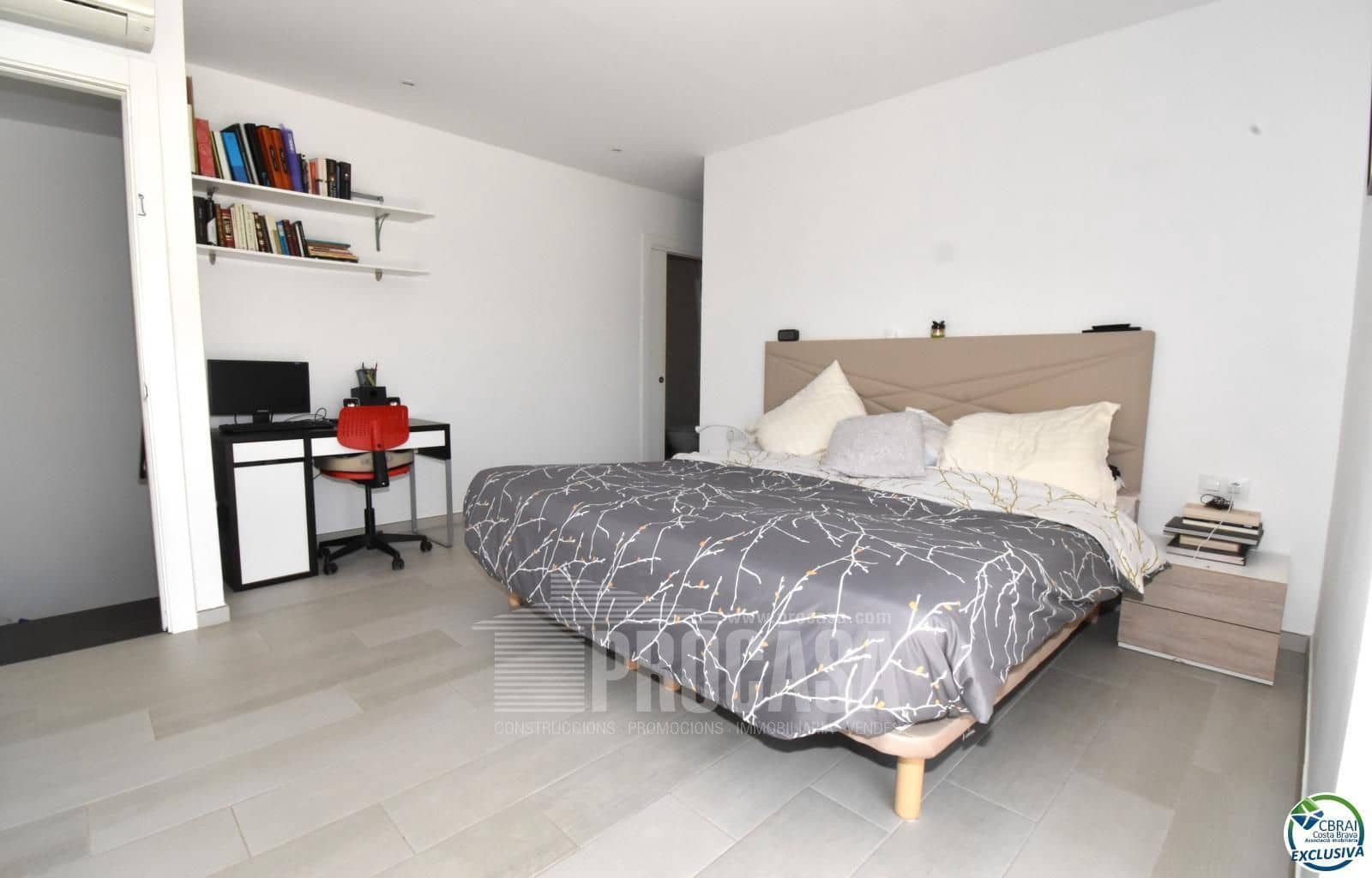 4 soveværelse Villa til salg i Empuriabrava med swimmingpool garage - € 349.000 (Ref: 8024634)