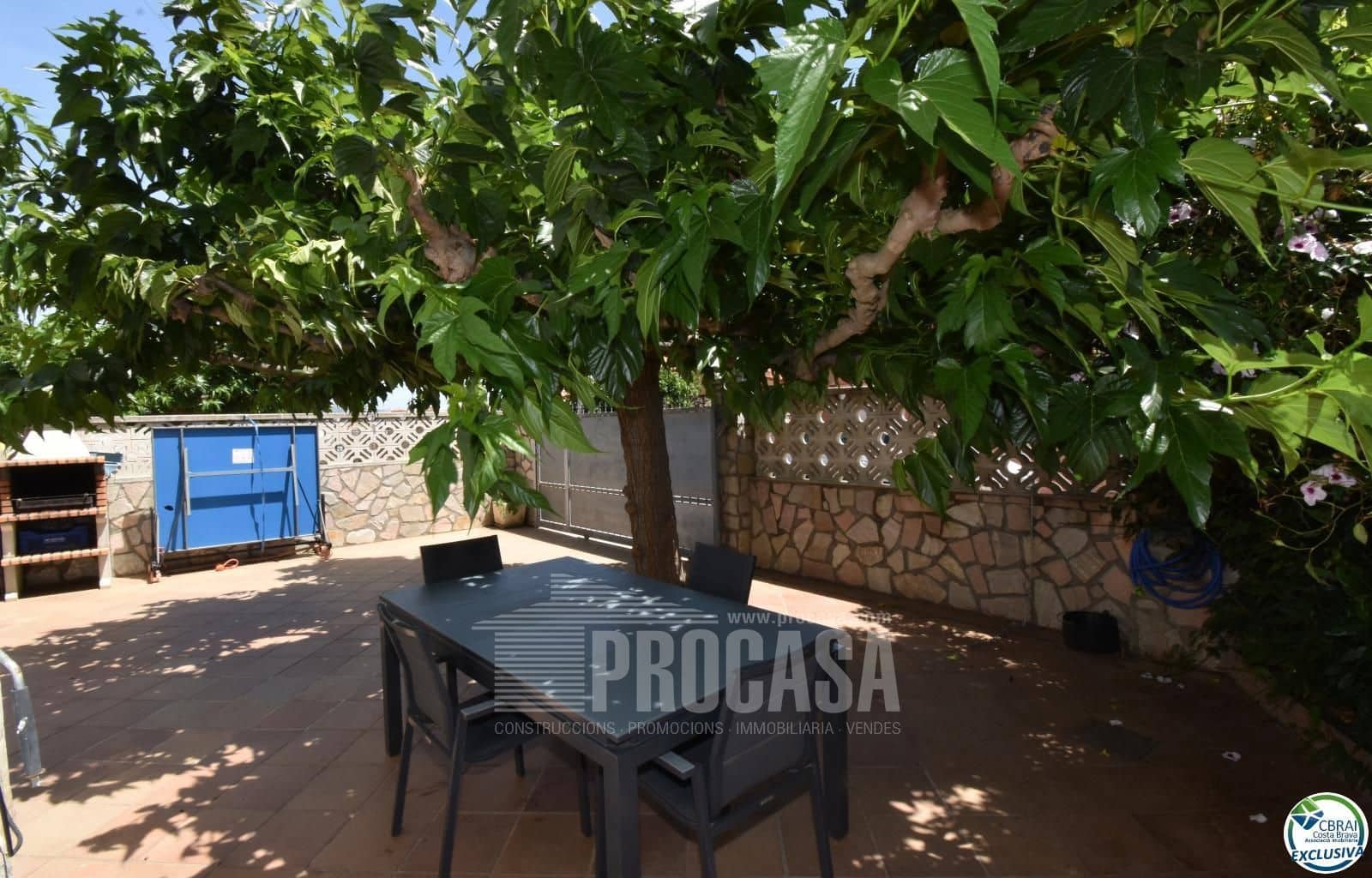 4 soveværelse Villa til salg i Empuriabrava med swimmingpool garage - € 349.000 (Ref: 8024634)