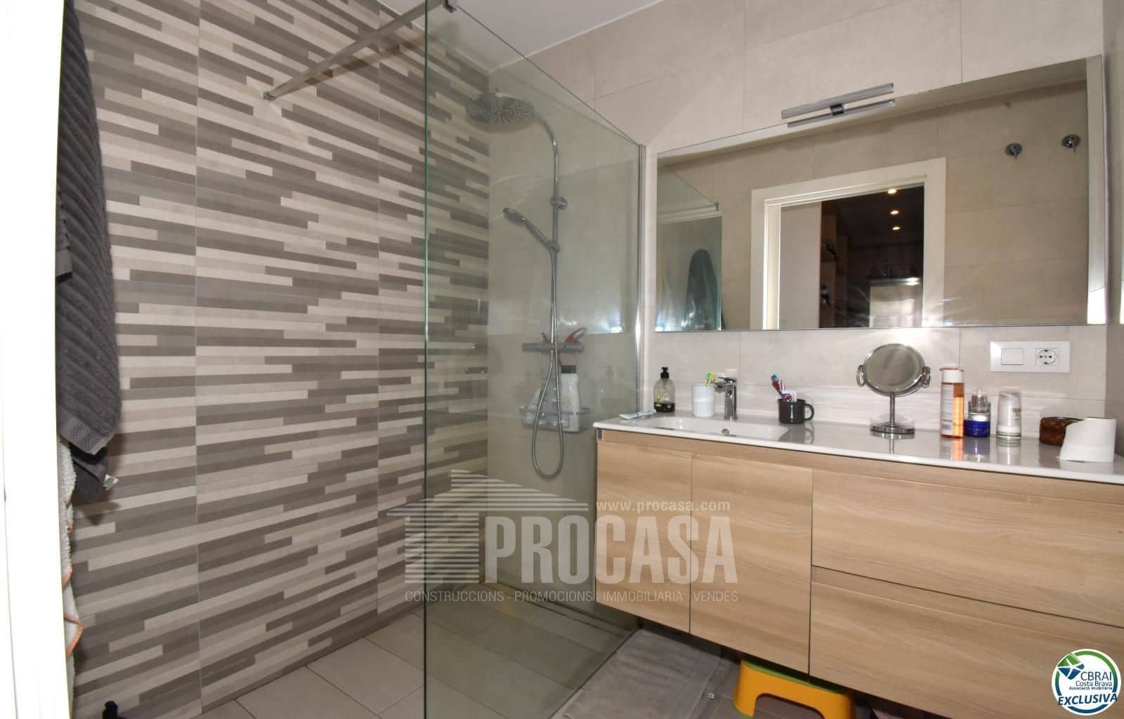 4 soveværelse Villa til salg i Empuriabrava med swimmingpool garage - € 349.000 (Ref: 8024634)