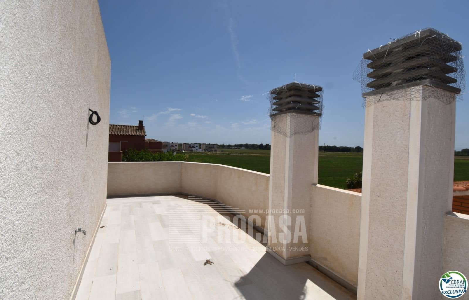 4 soveværelse Villa til salg i Empuriabrava med swimmingpool garage - € 349.000 (Ref: 8024634)