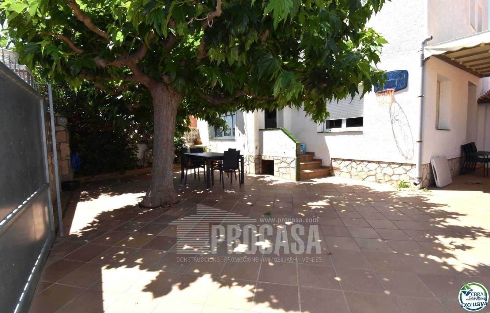 4 soveværelse Villa til salg i Empuriabrava med swimmingpool garage - € 349.000 (Ref: 8024634)