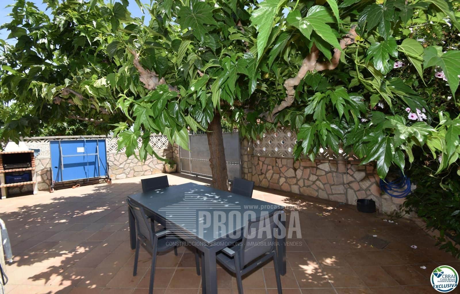 4 soveværelse Villa til salg i Empuriabrava med swimmingpool garage - € 349.000 (Ref: 8024634)