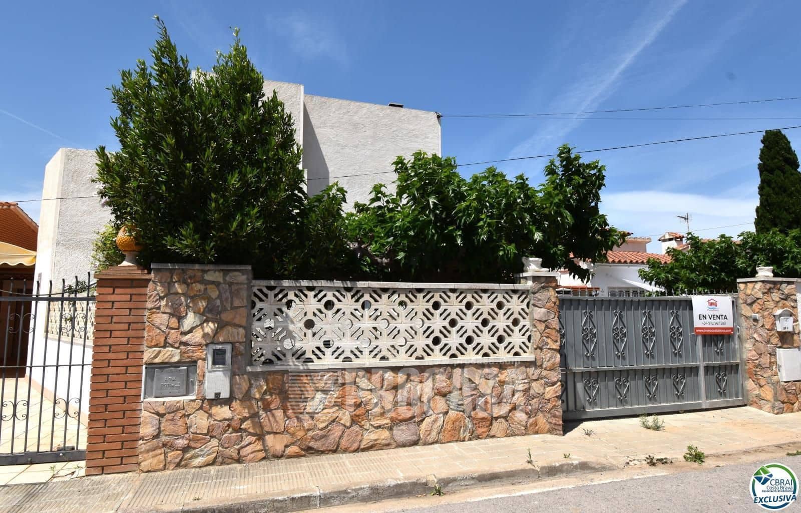 4 soveværelse Villa til salg i Empuriabrava med swimmingpool garage - € 349.000 (Ref: 8024634)