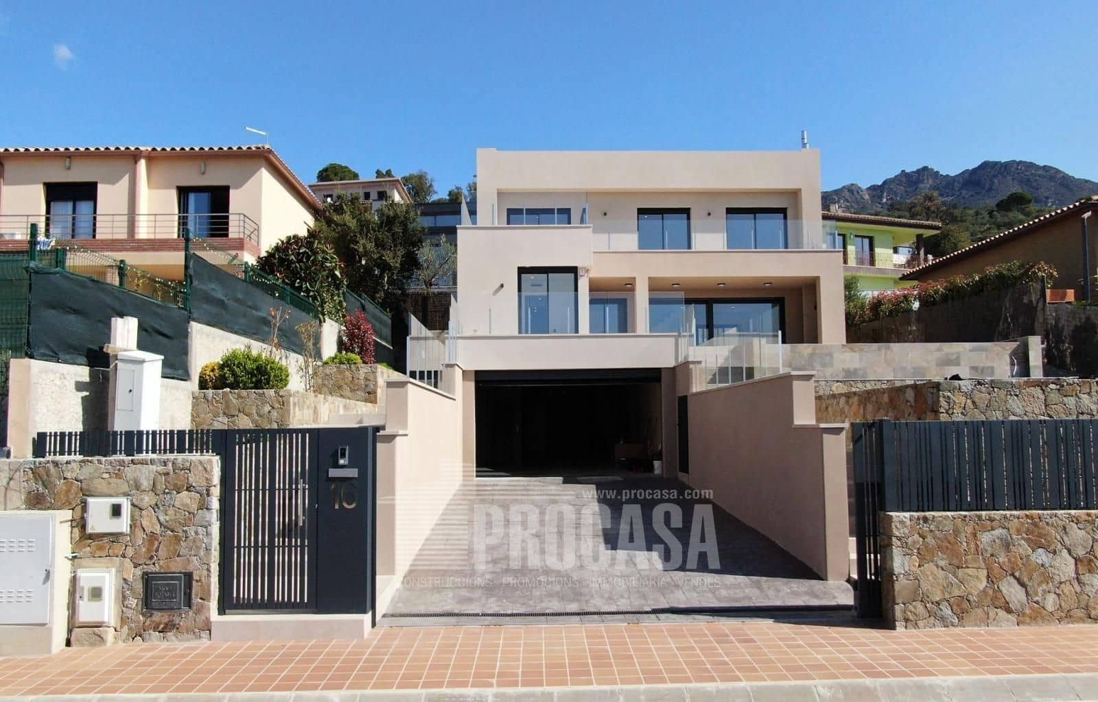 4 bedroom Villa for sale in Palau-saverdera with pool garage - € 895,000 (Ref: 8154945)