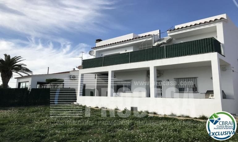 5 bedroom Villa for sale in Roses - € 460,000 (Ref: 8199273)