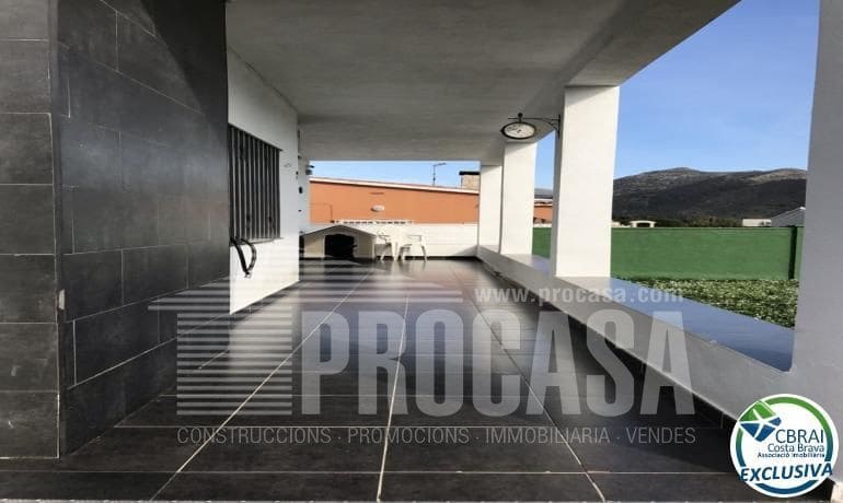 5 bedroom Villa for sale in Roses - € 460,000 (Ref: 8199273)