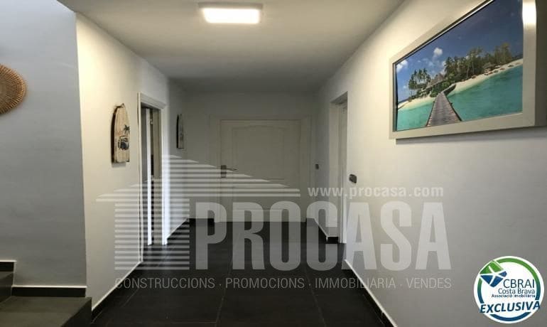 5 bedroom Villa for sale in Roses - € 460,000 (Ref: 8199273)