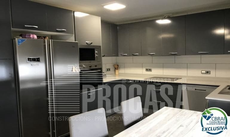 5 bedroom Villa for sale in Roses - € 460,000 (Ref: 8199273)