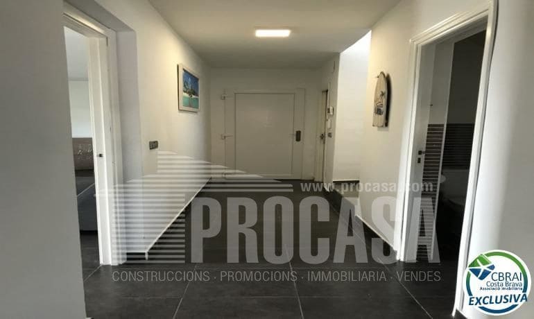 5 bedroom Villa for sale in Roses - € 460,000 (Ref: 8199273)