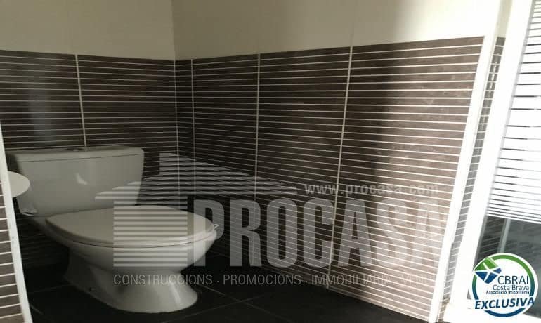 5 bedroom Villa for sale in Roses - € 460,000 (Ref: 8199273)