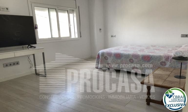 5 bedroom Villa for sale in Roses - € 460,000 (Ref: 8199273)