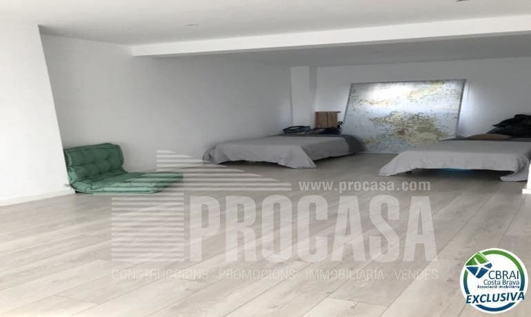 5 bedroom Villa for sale in Roses - € 460,000 (Ref: 8199273)