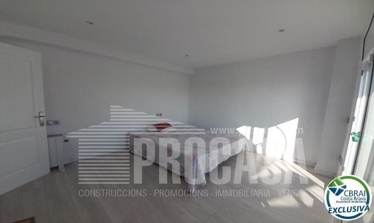 5 bedroom Villa for sale in Roses - € 460,000 (Ref: 8199273)