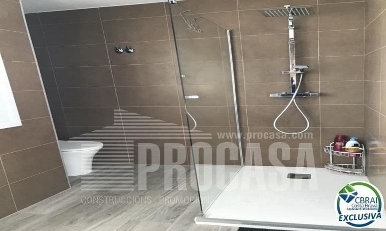 5 bedroom Villa for sale in Roses - € 460,000 (Ref: 8199273)