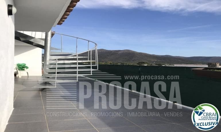 5 bedroom Villa for sale in Roses - € 460,000 (Ref: 8199273)