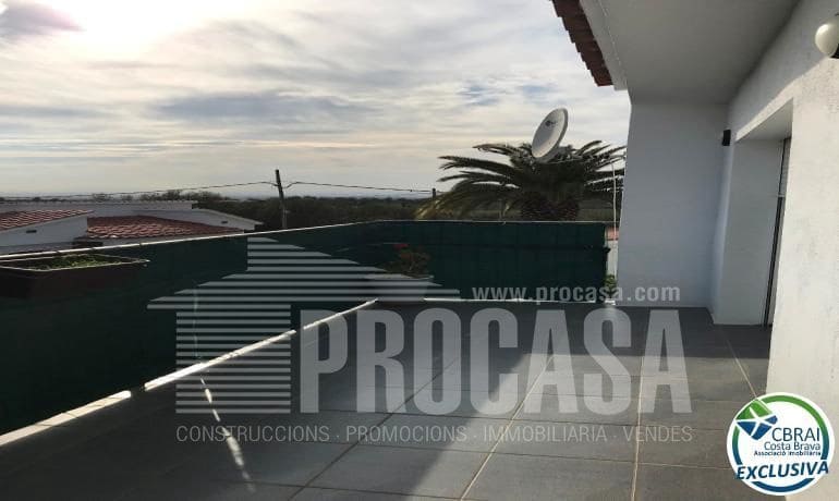 5 bedroom Villa for sale in Roses - € 460,000 (Ref: 8199273)