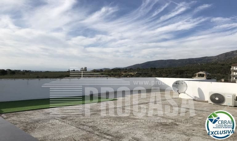 5 bedroom Villa for sale in Roses - € 460,000 (Ref: 8199273)