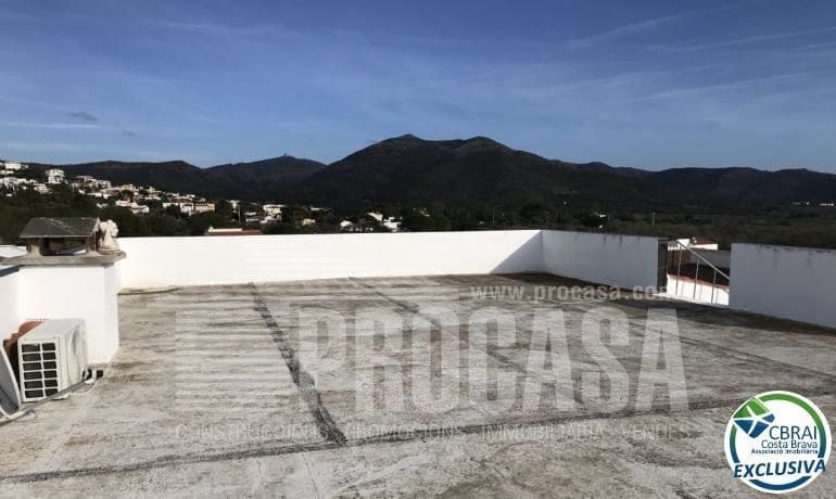 5 bedroom Villa for sale in Roses - € 460,000 (Ref: 8199273)