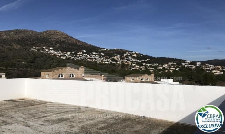 5 bedroom Villa for sale in Roses - € 460,000 (Ref: 8199273)