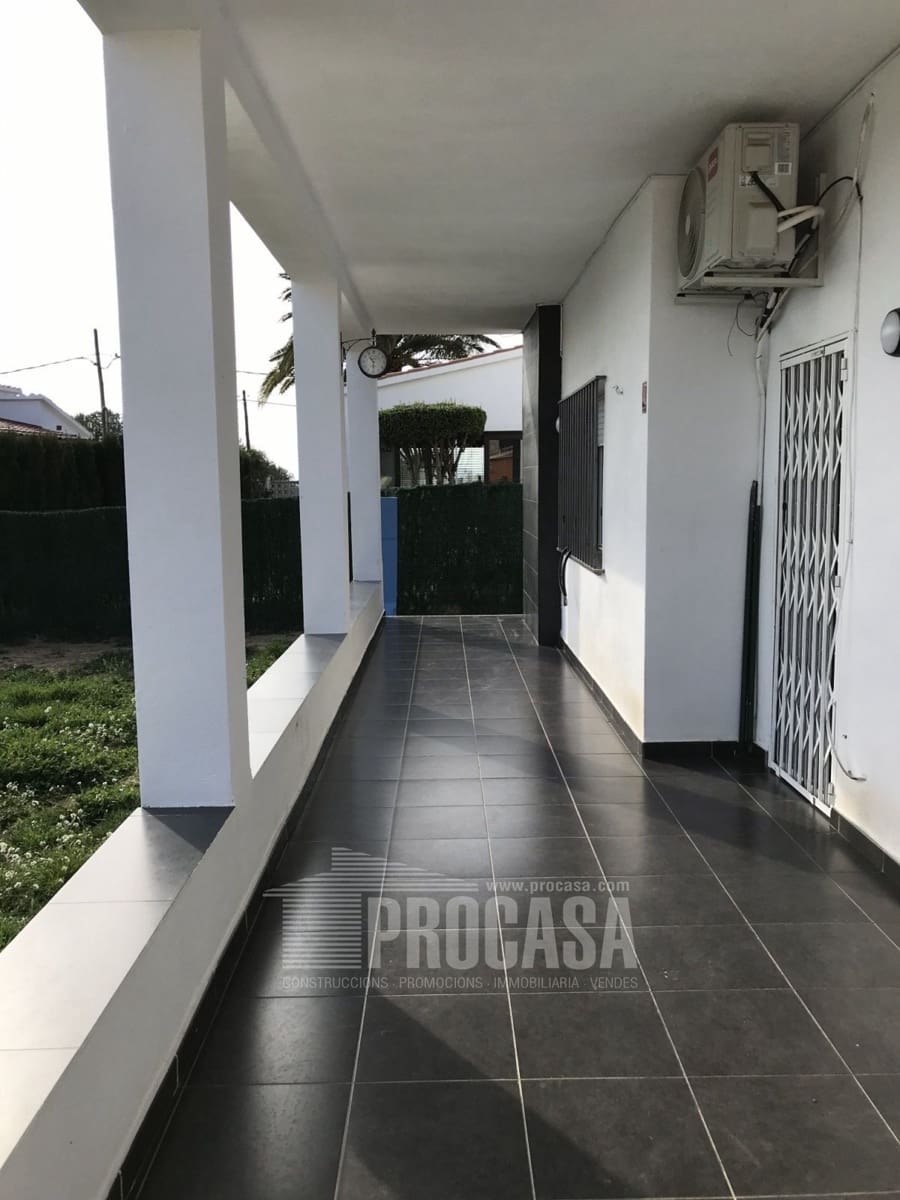 5 bedroom Villa for sale in Roses - € 460,000 (Ref: 8199273)