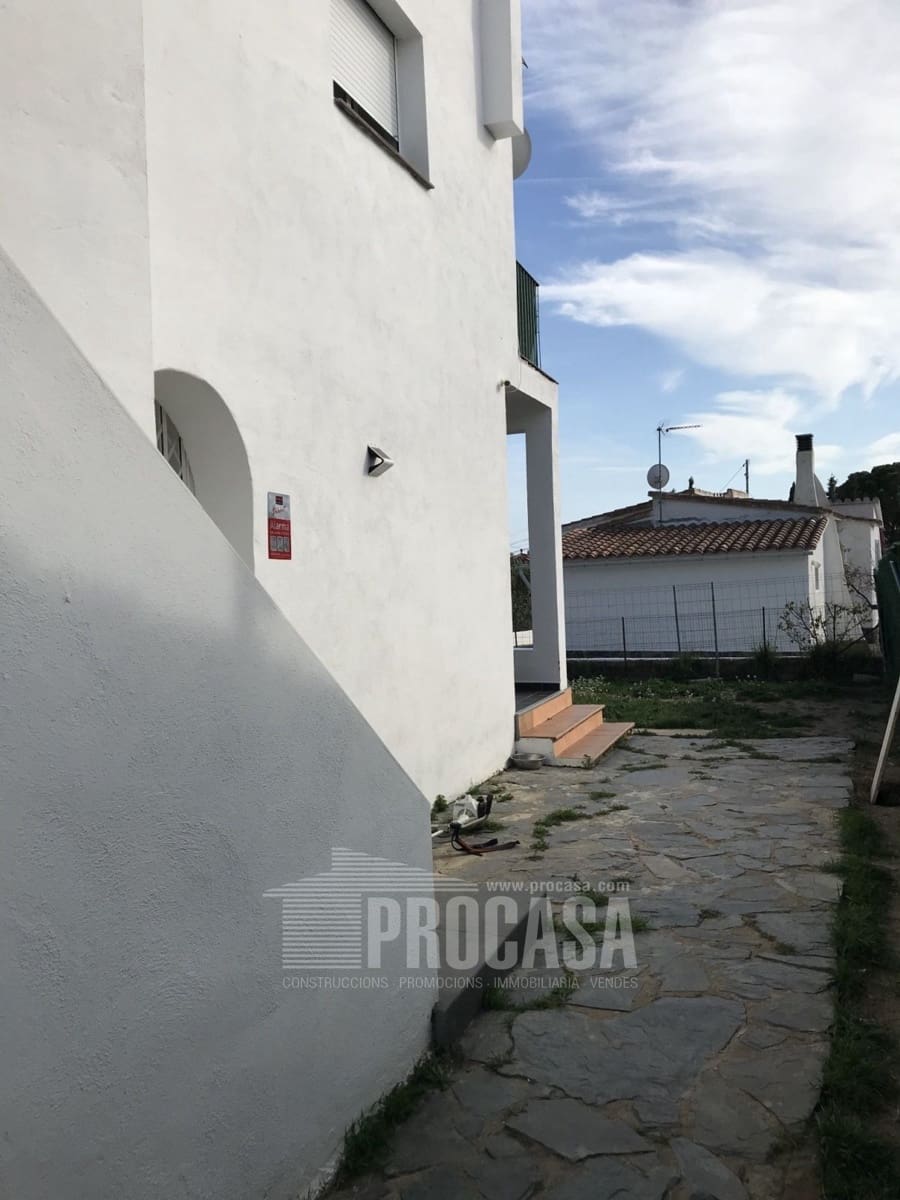 5 bedroom Villa for sale in Roses - € 460,000 (Ref: 8199273)