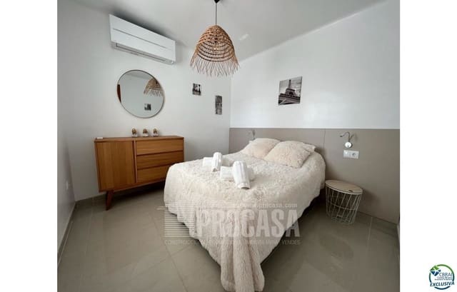 4 bedroom Villa for sale in Empuriabrava, Castelló d'Empúries with pool garage - € 1,099,000 (Ref: 8292620)